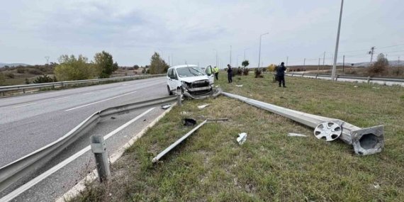Çorum'da hafif ticari araçla otomobil çarpıştı, kazada 1 sürücü yaralandı