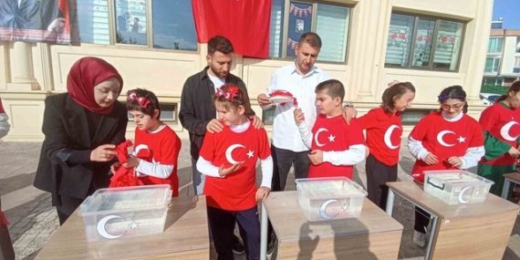 Havza'da özel öğrencilerin Cumhuriyet Bayramı gösterisi velilerden ilgi gördü