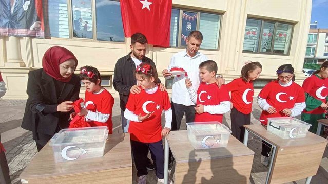 Havza'da özel öğrencilerin Cumhuriyet Bayramı gösterisi velilerden ilgi gördü