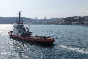 Karadeniz'de hasar gören iki gemi Boğaz'dan geçerek Yalova'ya sevk edildi