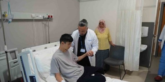 Kunduracı göğsüne ilk kez Samsun Şehir Hastanesi'nde kapalı ameliyatla 2 bar takıldı