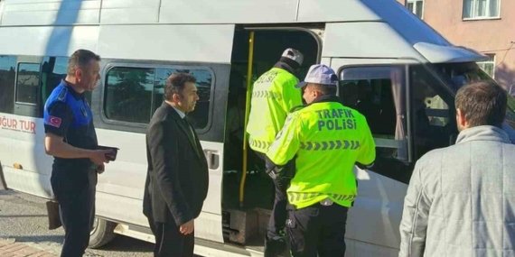Ladik’te 15 taşımalı eğitim servisi denetlendi, aykırı sürücülere ceza verildi