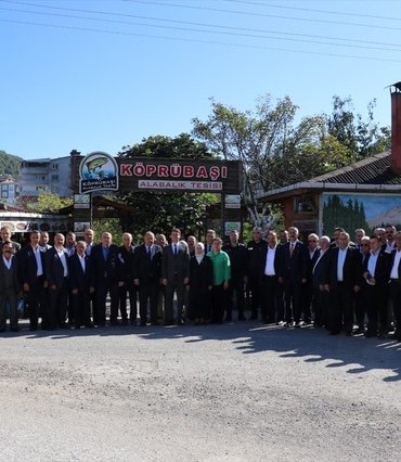 Salıpazarı'nda Muhtarlar Günü için çelenk töreni ve kahvaltı düzenlendi