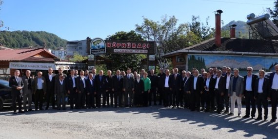 Salıpazarı'nda Muhtarlar Günü için çelenk töreni ve kahvaltı düzenlendi