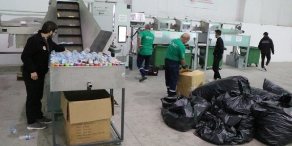 Samsun Alaçam'da Turgay Baş, 100 bin ambalajla hedefi tamamlayan ilk kişi oldu