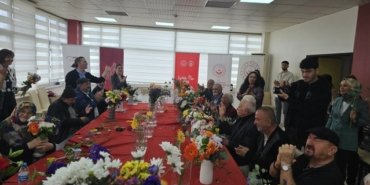 Samsun Atakum'da huzurevi sakinleri çiçek terapisiyle el becerilerini geliştirdi