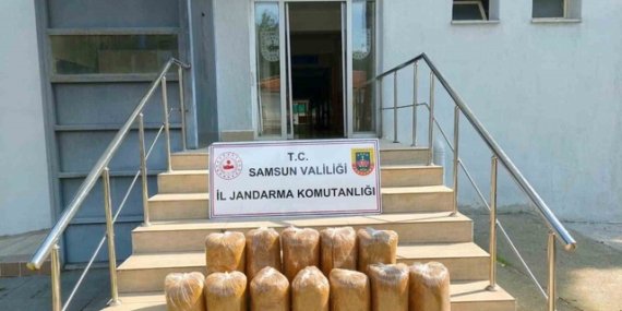Samsun Atakum’da jandarma bir aracı durdurdu, 60 kilo kaçak tütün ele geçirildi