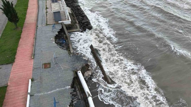 Samsun Atakum'da kıyı erozyonu kafe altlarını oyup duvarlarda çökme oluşturdu