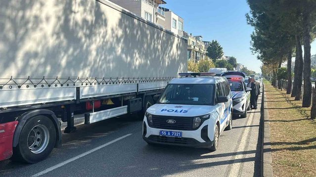 Samsun Atakum'da müftü yardımcısının aracı motosikletle çarpıştı, sürücü yaralandı