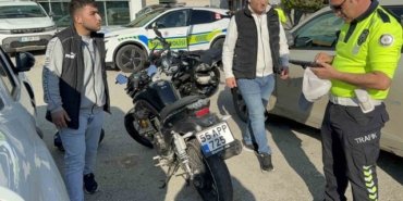 Samsun Atakum'da otomobil ile çarpışan motosikletteki 1 kişi yaralandı