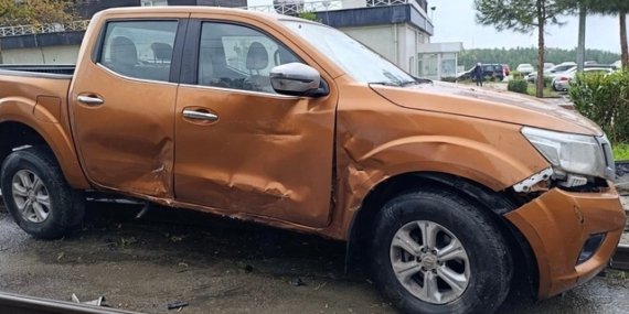 Samsun Atakum'da pikap OMÜ kampüsünde tramvay yoluna girdi, yaralanan olmadı