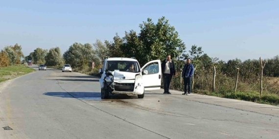Samsun Bafra'da iki otomobil çarpıştı, 3 yaralı hastaneye kaldırıldı