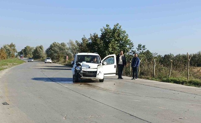 Samsun Bafra'da iki otomobil çarpıştı, 3 yaralı hastaneye kaldırıldı