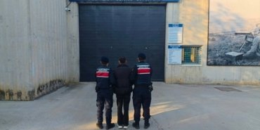Samsun Bafra'da jandarma, 11 yıl 3 ay hapis cezasıyla aranan firariyi yakaladı