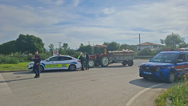 Samsun Bafra'da motosiklet ile traktör çarpıştı, yaralı sürücü hastaneye kaldırıldı