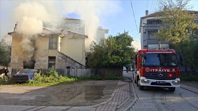 Samsun Bafra'da piknik tüpü alev alan evde yangını itfaiye söndürdü