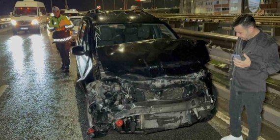 Samsun Canik'te düğüne giden hafif ticari araç bariyere çarptı, bir kişi yaralandı