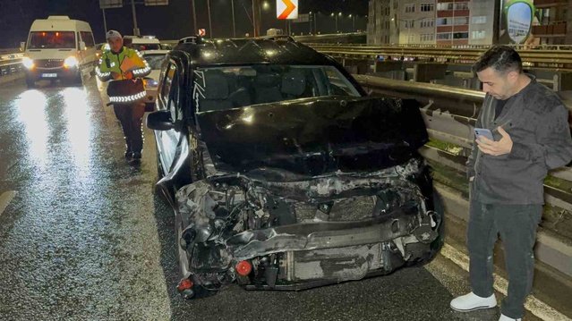 Samsun Canik'te düğüne giden hafif ticari araç bariyere çarptı, bir kişi yaralandı