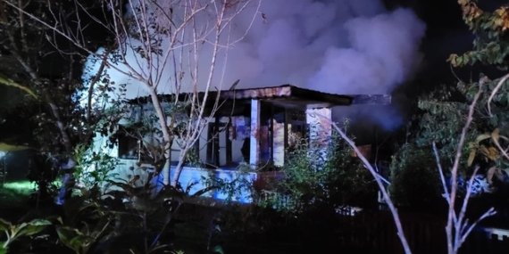 Samsun Çarşamba'da iki katlı ahşap ev, çıkan yangında kullanılamaz hale geldi