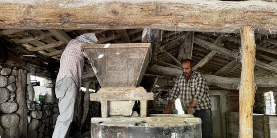 Samsun Havza'da 300 yıllık su değirmeni altıncı kuşakla dönmeye devam ediyor