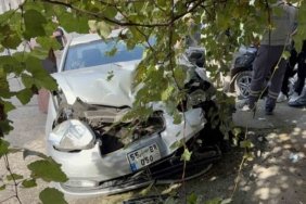 Samsun İlkadım Kadifekale'de 4 araç zincirleme kazada hasar gördü, yaralanan olmadı.