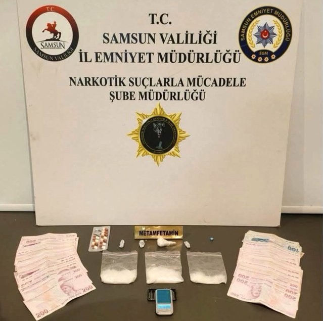 Samsun İlkadım'da 12 kişiye yönelik aramada 7 bin 902 uyuşturucu hap ele geçirildi
