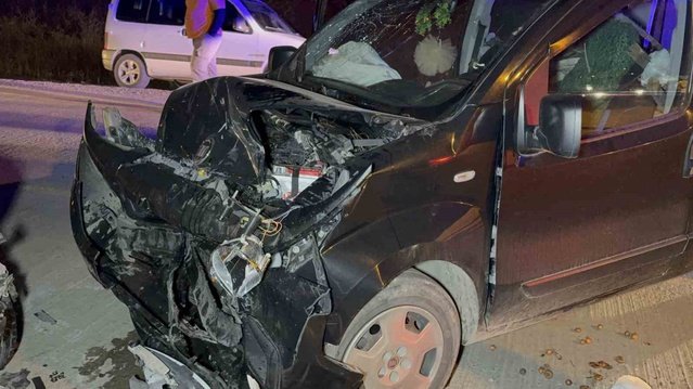 Samsun İlkadım'da cezaevi yolunda iki araç çarpıştı, 5 kişi yaralandı
