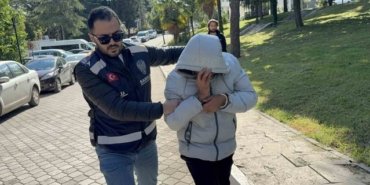 Samsun İlkadım'da kıskançlık yüzünden eşini bıçaklayan koca adliyeye sevk edildi.