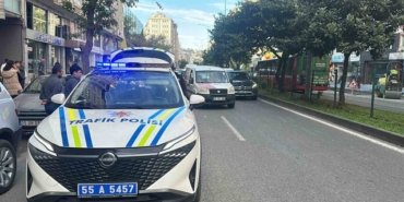 Samsun İlkadım'da motosikletin hafif ticari araca çarpması sonucu 2 kişi yaralandı