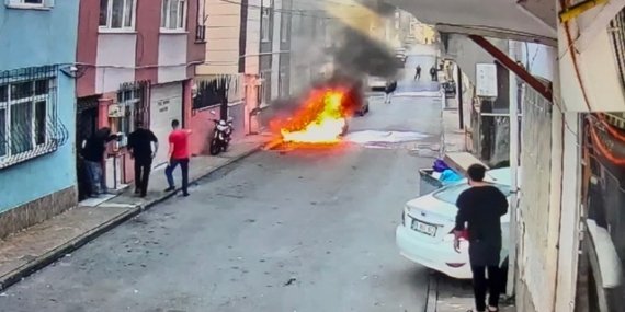 Samsun İlkadım'da park halindeki elektrikli araçtaki yangın battaniyeyle söndürüldü