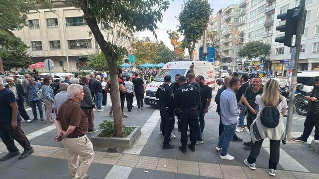 Samsun İlkadım'da polis olası bıçaklamayı önledi, genç hastaneye kaldırıldı