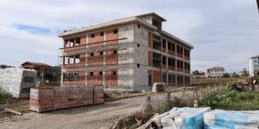 Samsun Kavak'ta Kaymakam Genç, yüzde 60'ı tamamlanan okul inşaatını inceledi
