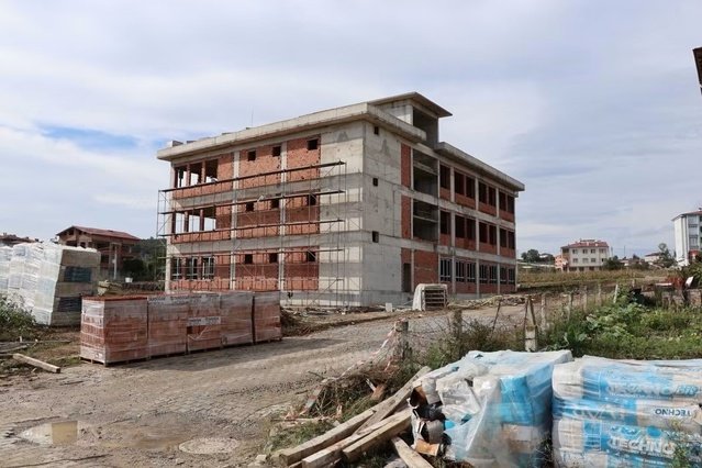 Samsun Kavak'ta Kaymakam Genç, yüzde 60'ı tamamlanan okul inşaatını inceledi