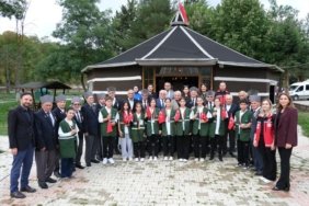 Samsun Kavak'ta genç sporcular gazilerin anılarını dinledi, bayrak atölyesi yapıldı