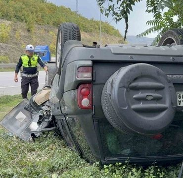 Samsun Kavak'ta kontrolden çıkan cip takla attı, karı-koca yaralandı