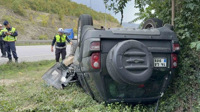 Samsun Kavak'ta kontrolden çıkan cip takla attı, karı-koca yaralandı