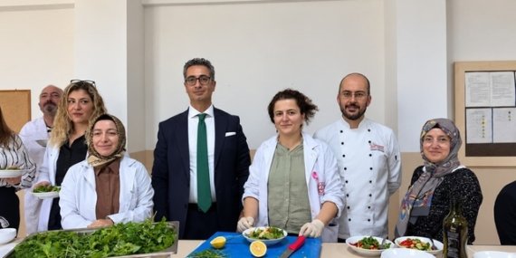 Samsun Ladik'te öğretmenler sağlıklı salata ve tahıl temelli yemek hazırladı