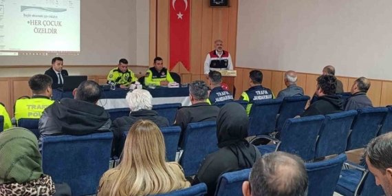 Samsun Ladik'te servis şoförlerine güvenli öğrenci taşıma kuralları anlatıldı
