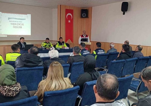 Samsun Ladik'te servis şoförlerine güvenli öğrenci taşıma kuralları anlatıldı