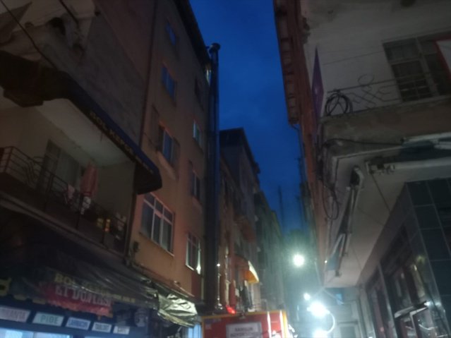 Samsun Salıpazarı'nda bacada çıkan yangın itfaiye ekiplerince kısa sürede söndürüldü