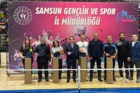 Samsun Tekkeköy'de pickleball eğitimi alanlara malzeme desteği verildi