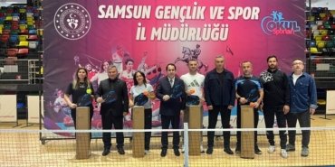 Samsun Tekkeköy'de pickleball eğitimi alanlara malzeme desteği verildi