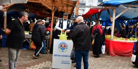 Samsun Terme'de zabıta semt pazarlarında fiyat ve tartı denetimini sürdürüyor