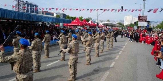 Samsun Valisi Orhan Tavlı Cumhuriyet'e hayat veren ruh dimdik ayakta dedi