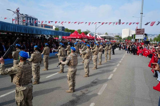 Samsun Valisi Orhan Tavlı Cumhuriyet'e hayat veren ruh dimdik ayakta dedi