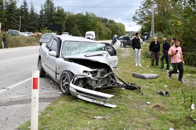 Samsun Vezirköprü'de iki otomobilin çarpıştığı kazada 2 sürücü yaralandı