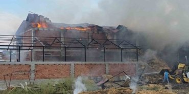 Samsun Vezirköprü'de kaynak kıvılcımı samanları tutuşturdu, 7 bin balya zarar gördü