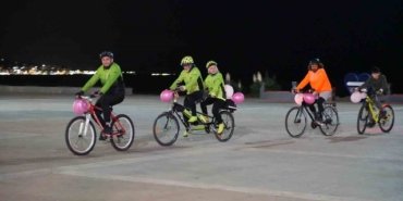 Samsun'da bisikletçiler meme kanserinde erken teşhise pembe balonlarla dikkat çekti