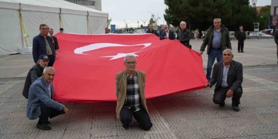 Samsun'da emekli astsubaylar tazminat talebiyle yürüdü, 100 TL 2006'dan beri sabit