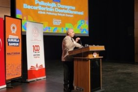 Samsun'da klinik psikolog Dr. Selçuk Duman psikolojik danışma seminerinde sunum yaptı